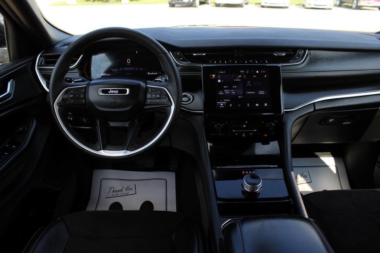 Used 2023 Jeep Grand Cherokee Altitude AWD/4WD image 11