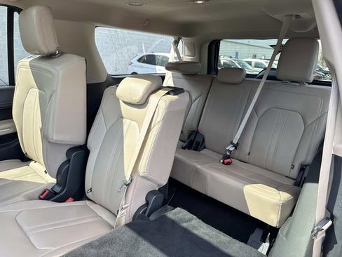 Used 2024 Ford Expedition Max Limited AWD/4WD image 19