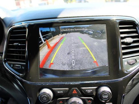 Used 2021 Jeep Grand Cherokee Laredo X image 24