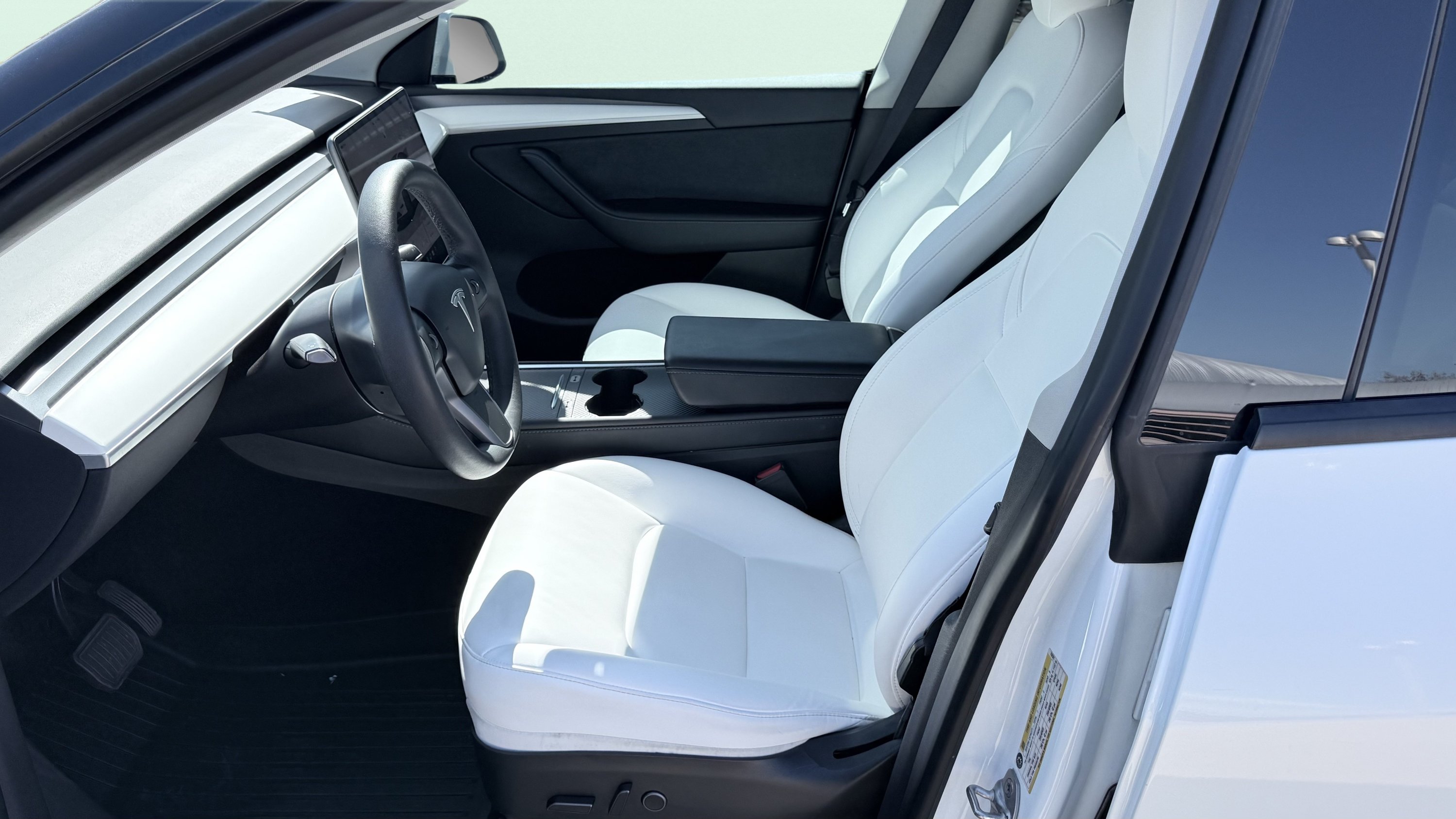 Used 2023 Tesla Model Y Long Range AWD/4WD image 23