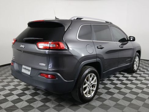 Used 2016 Jeep Cherokee Latitude AWD/4WD image 2