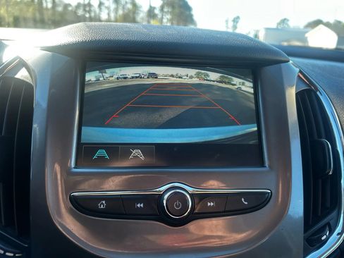 Used 2017 Chevrolet Cruze LT image 18