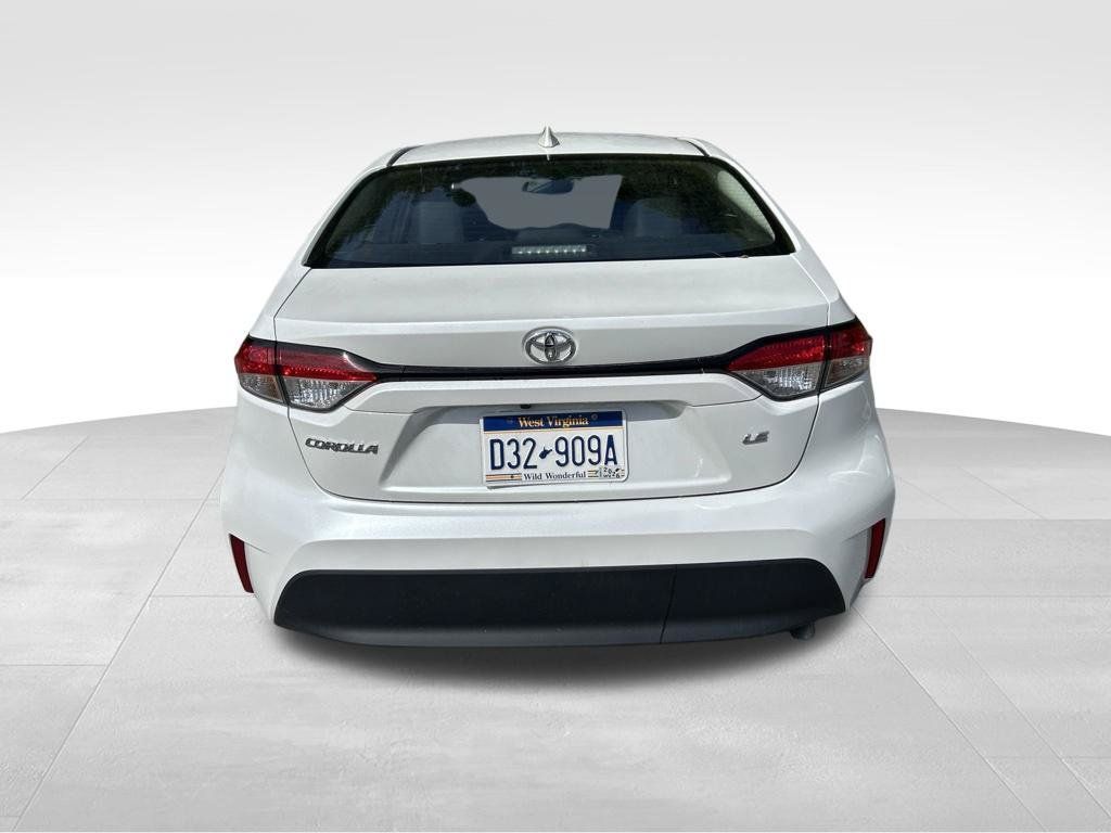 Certified 2025 Toyota Corolla LE FWD image 4
