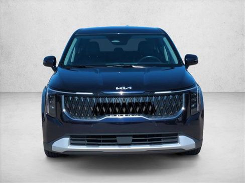 Used 2025 Kia Carnival image 2