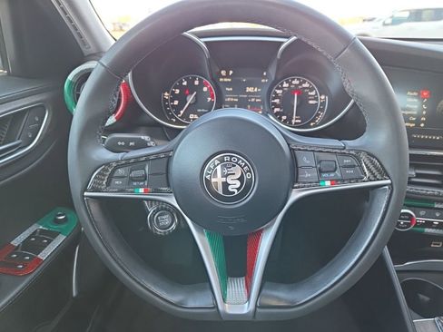 Used 2017 Alfa Romeo Giulia Ti image 25