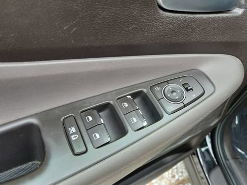 Used 2019 Hyundai Santa Fe SE FWD image 16