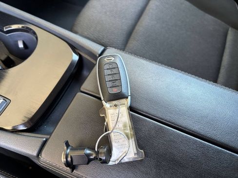 Used 2025 Nissan Rogue SV FWD image 17