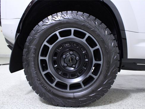 Used 2026 Land Rover Defender 110 OCTA AWD/4WD image 8