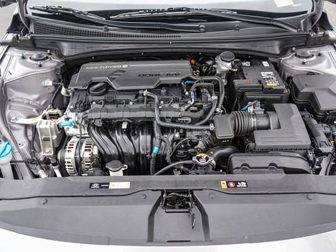 Certified 2025 Hyundai Elantra Sport image 27