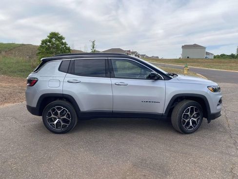 New 2026 Jeep Compass Limited AWD/4WD image 36