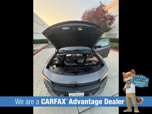 Used 2018 Dodge Charger SXT w/ Blacktop Package RWD image 32
