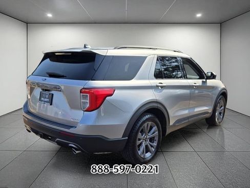 Used 2021 Ford Explorer XLT w/ Equipment Group 202A AWD/4WD image 5