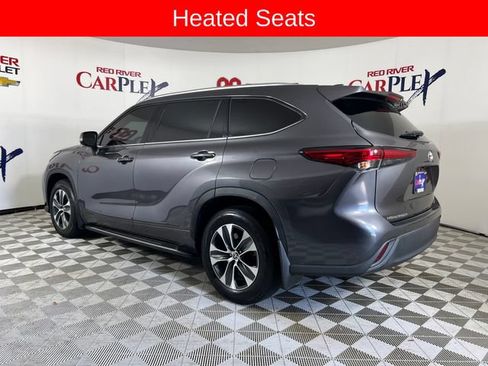 Used 2021 Toyota Highlander XLE FWD image 6