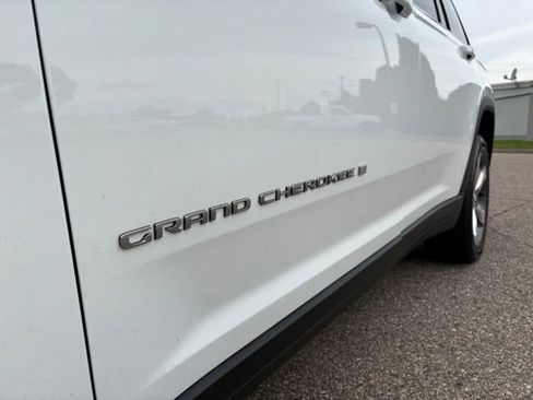Used 2022 Jeep Grand Cherokee L Limited AWD/4WD image 36