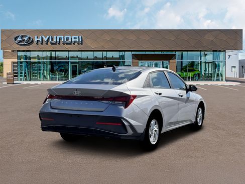 New 2026 Hyundai Elantra SE FWD image 7