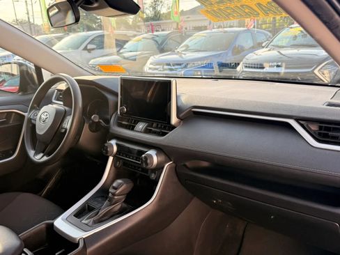 Used 2024 Toyota RAV4 XLE FWD image 16