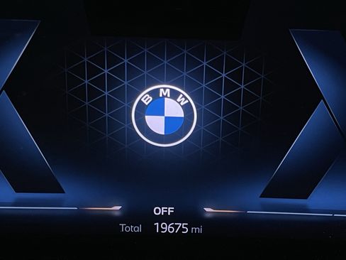 Used 2023 BMW X7 xDrive40i w/ M Sport Package image 22