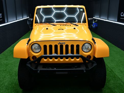 Used 2012 Jeep Wrangler Unlimited Rubicon w/ Max Tow Pkg image 8