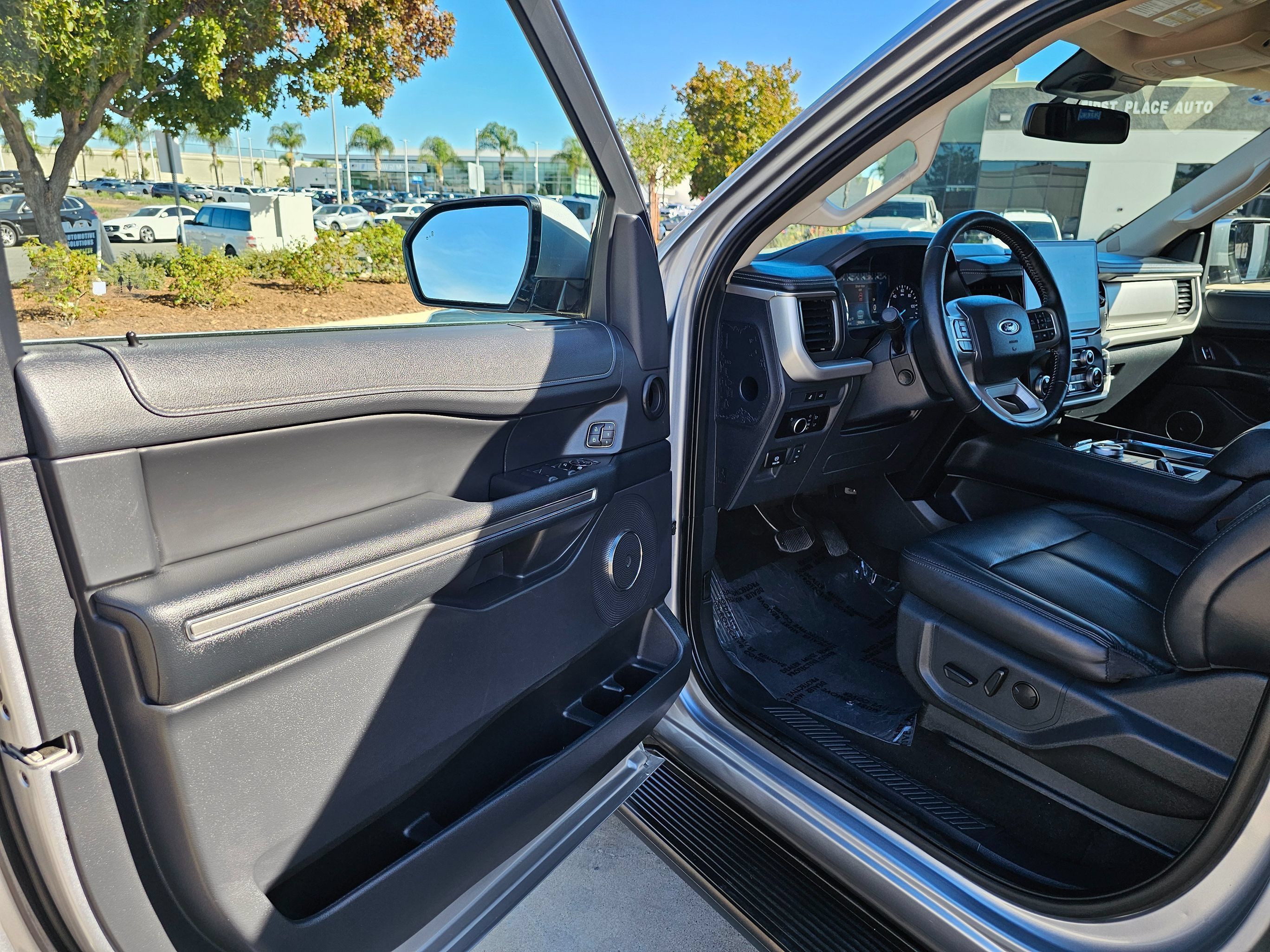 Used 2024 Ford Expedition XLT RWD image 11