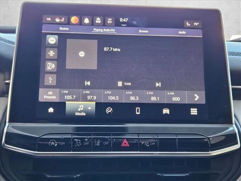 Used 2023 Jeep Compass Limited image 11