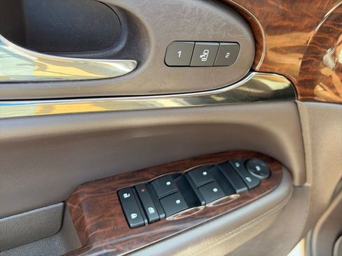 Used 2017 Buick Enclave Leather FWD image 15