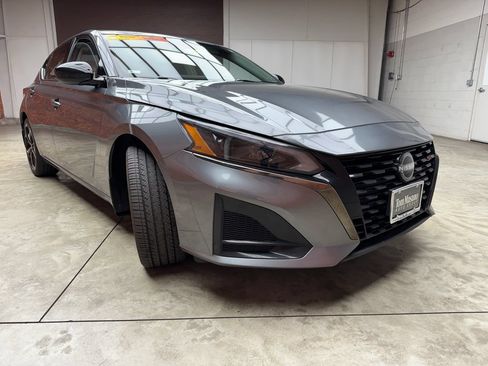 Used 2024 Nissan Altima 2.5 SR w/ SR Premium Package FWD image 6