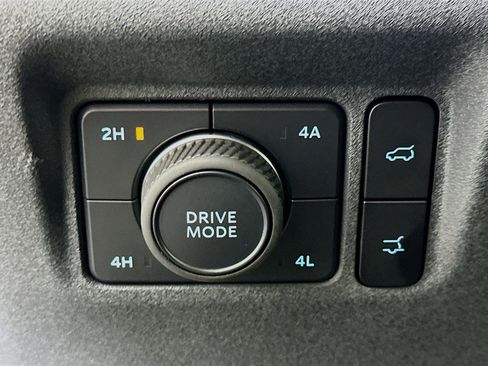 Used 2025 Ford Expedition Platinum image 17