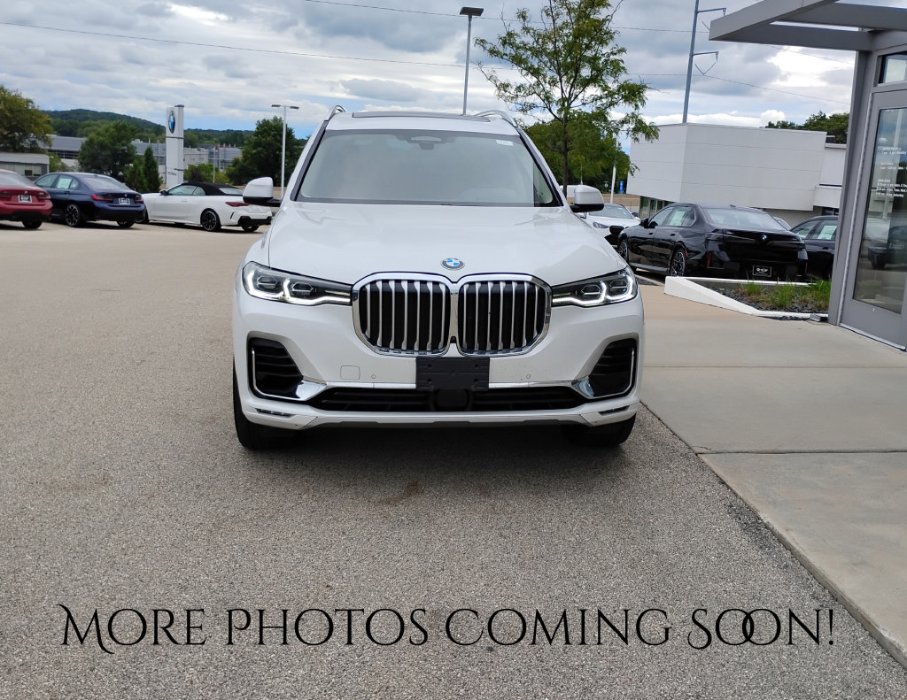 Used 2022 BMW X7 xDrive40i w/ Premium Package AWD/4WD image 3