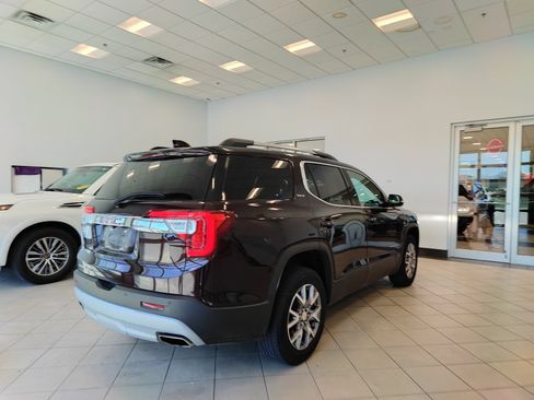 Used 2021 GMC Acadia SLT FWD image 3