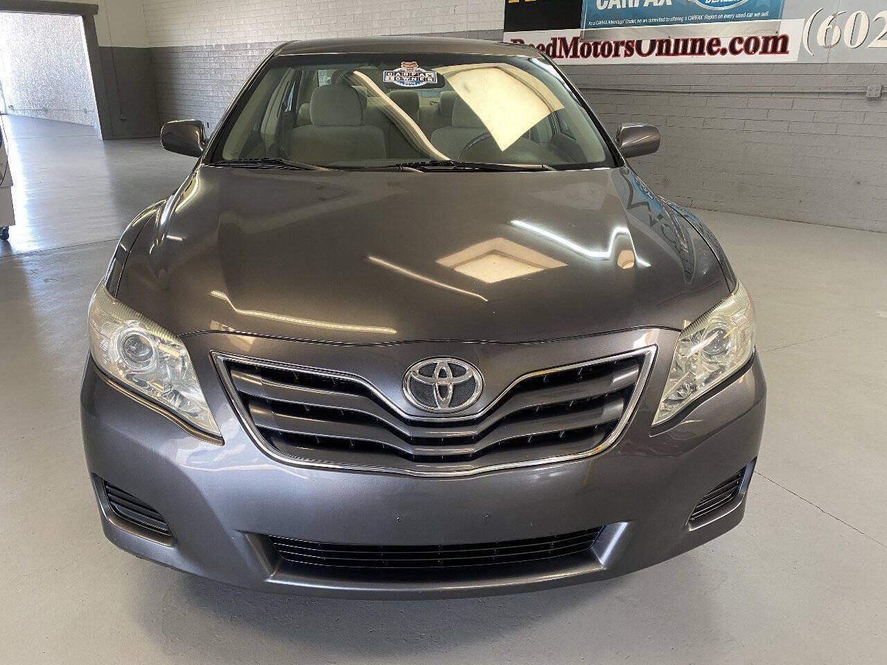 Used 2011 Toyota Camry LE FWD image 2