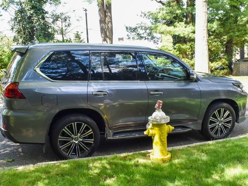 Used 2018 Lexus LX 570 4WD w/ Luxury Package image 8