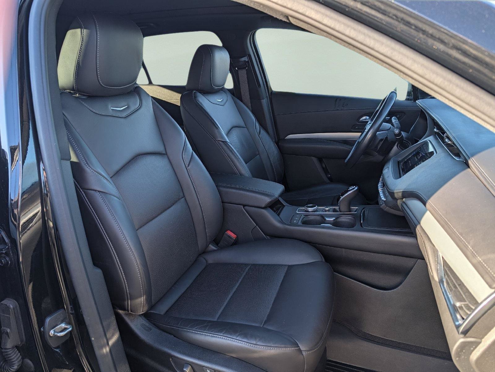 Used 2020 Cadillac XT4 Premium Luxury AWD/4WD image 23