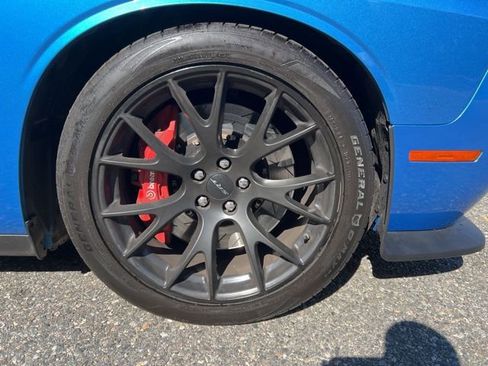 Used 2016 Dodge Challenger SRT Hellcat image 10