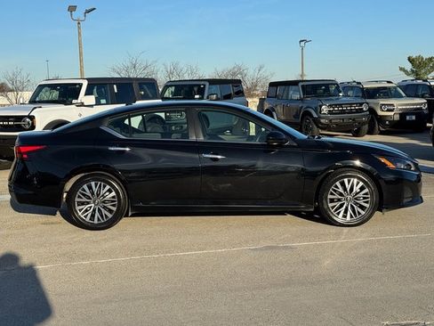 Used 2023 Nissan Altima 2.5 SV image 7