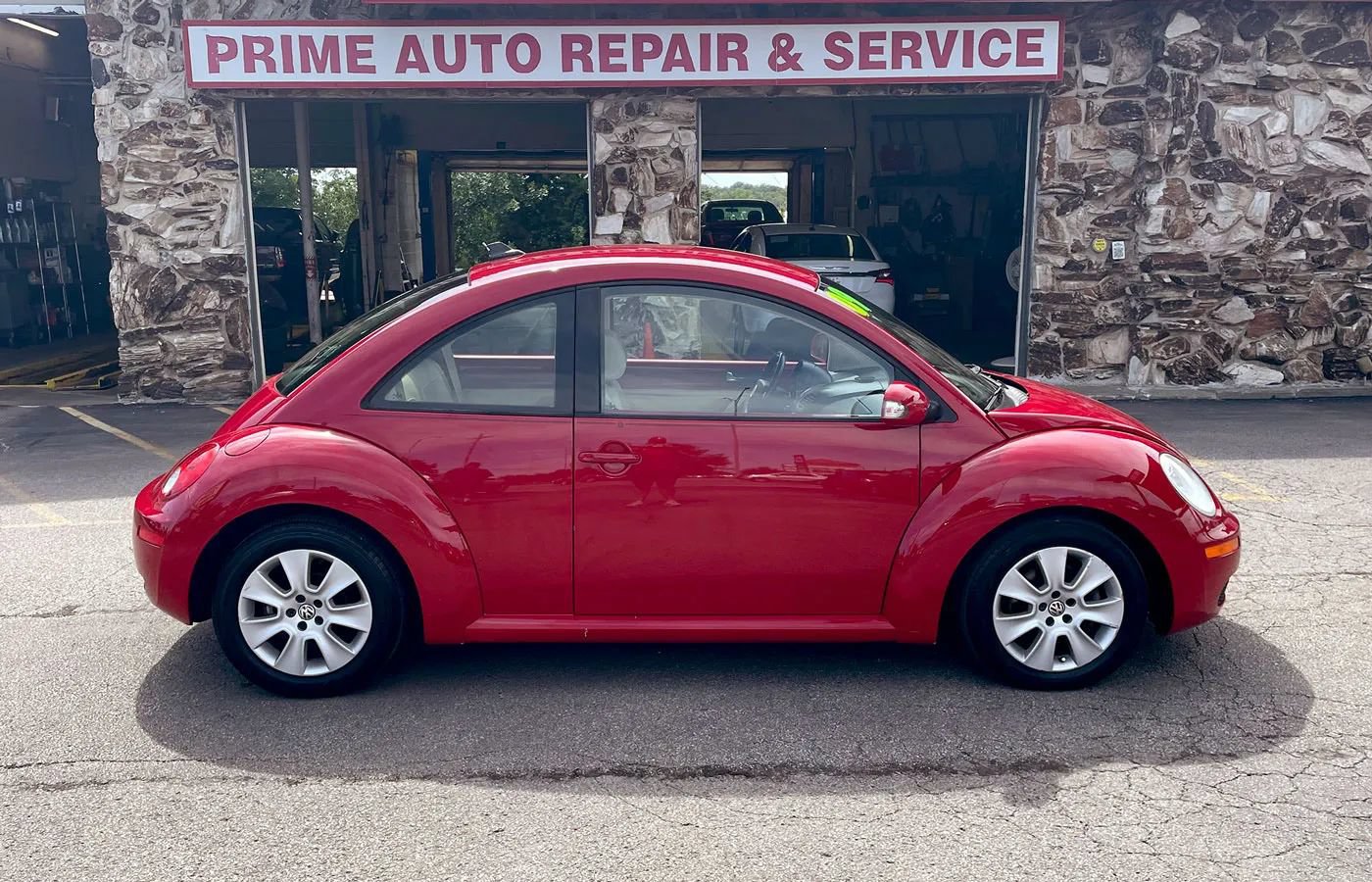 Used 2009 Volkswagen Beetle Coupe FWD image 8