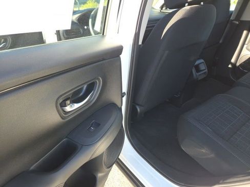 Used 2025 Honda HR-V LX image 16