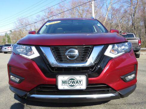 Used 2018 Nissan Rogue SV w/ Sun & Sound Touring Package image 2