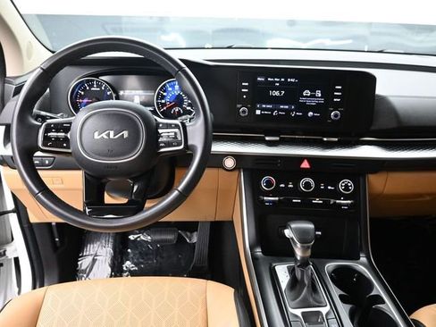 Used 2024 Kia Carnival LX FWD image 11