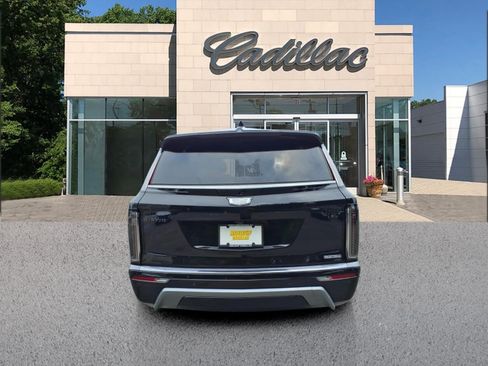 New 2027 Cadillac Vistiq Sport w/ LPO, Floor Liner Package AWD/4WD image 4