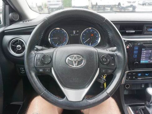 Used 2019 Toyota Corolla SE FWD image 3