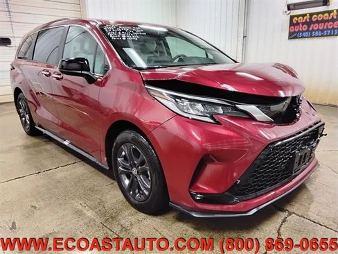 Used 2024 Toyota Sienna XSE w/ XSE Plus Package AWD/4WD image 4