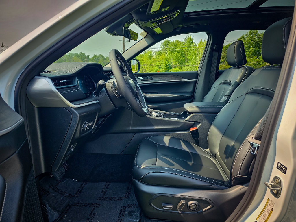New 2026 Jeep Grand Cherokee Limited AWD/4WD image 13