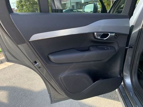 Used 2018 Volvo XC90 T6 Momentum w/ Convenience Package image 15