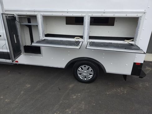 Used 2015 Ford Transit 250 138 w/ Exterior Upgrade Package image 4