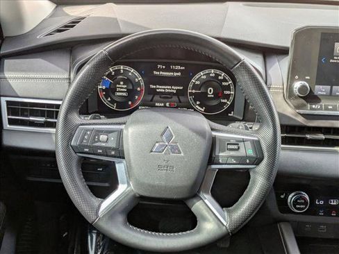 Used 2023 Mitsubishi Outlander SEL image 18