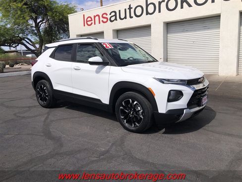 Used 2021 Chevrolet TrailBlazer LT FWD image 2