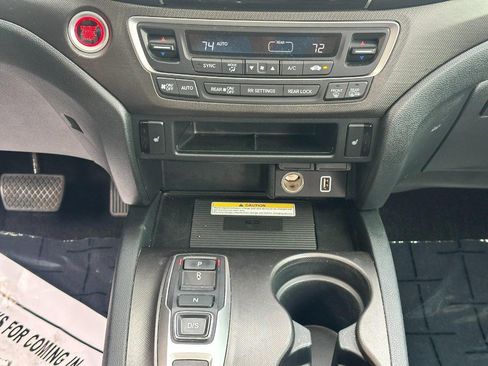 Used 2022 Honda Pilot TrailSport image 18