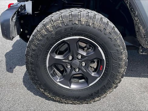 Used 2023 Jeep Gladiator Rubicon w/ Cold Weather Group image 7