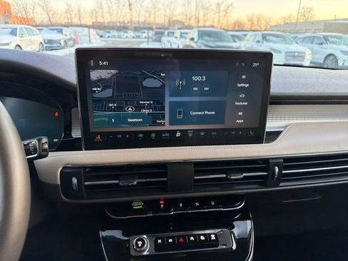 Certified 2023 Lincoln Corsair AWD image 20