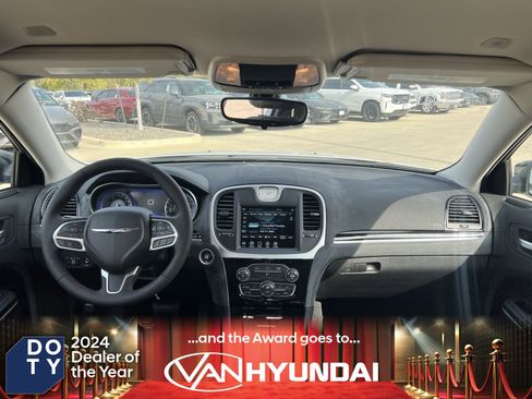 Used 2023 Chrysler 300 Touring w/ Sport Appearance Package image 20